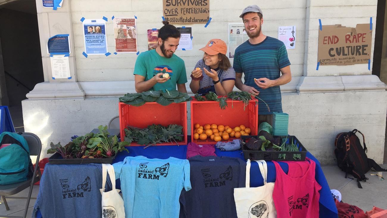 Students sell produce at Farm Stand