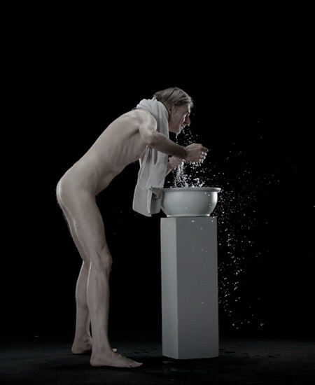 David Michalek, still from Figure Studies, 2012, high-speed HD video, Courtesy of the artist. View 2,