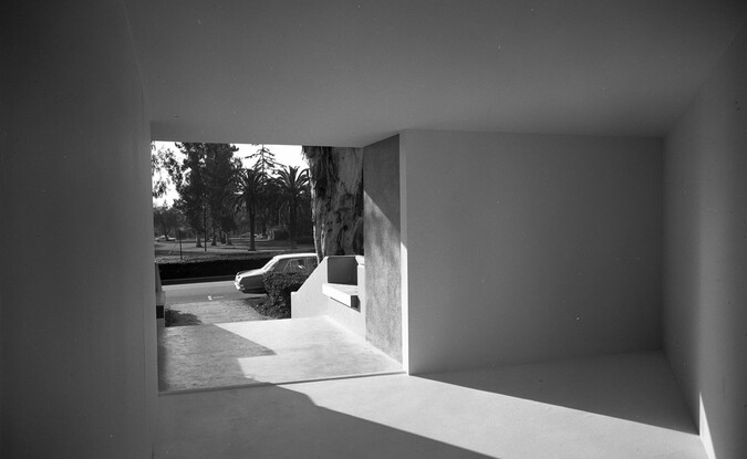 Michael Asher, installation, 1970. Viewing out of gallery toward street from small triangular area, Pomona College Museum of Art. &copy;  Michael Asher. Photograph courtesy of the Frank J. Thomas Archives.