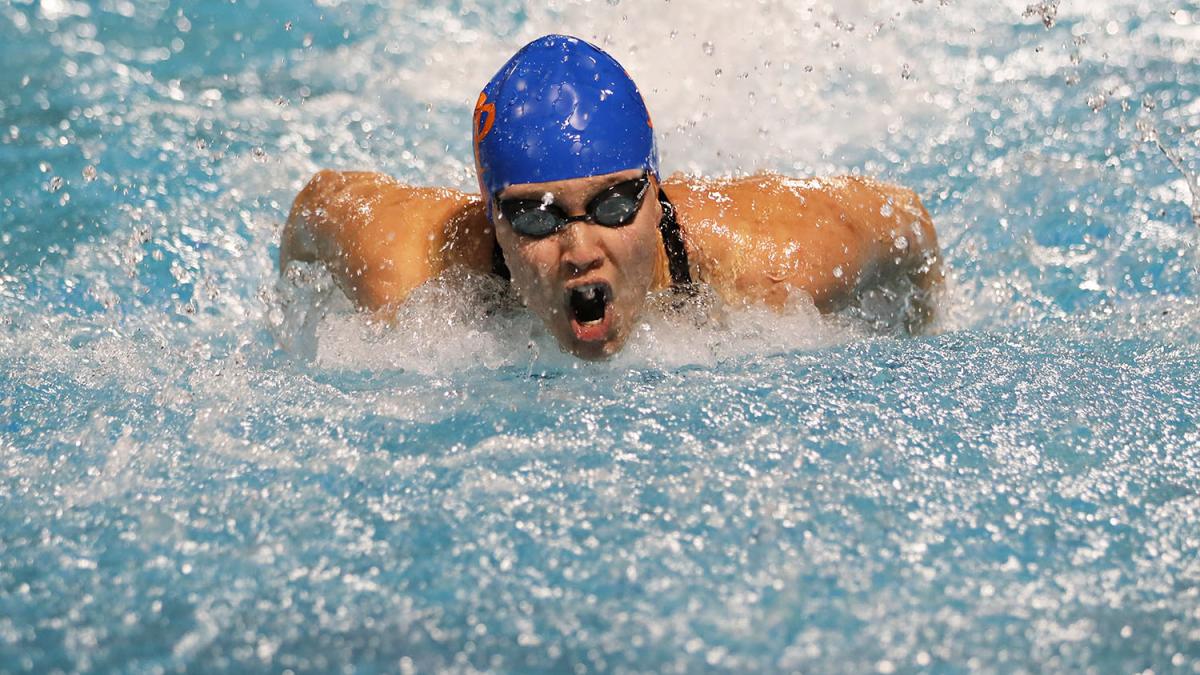 Alexandra Turvey '24 swimming