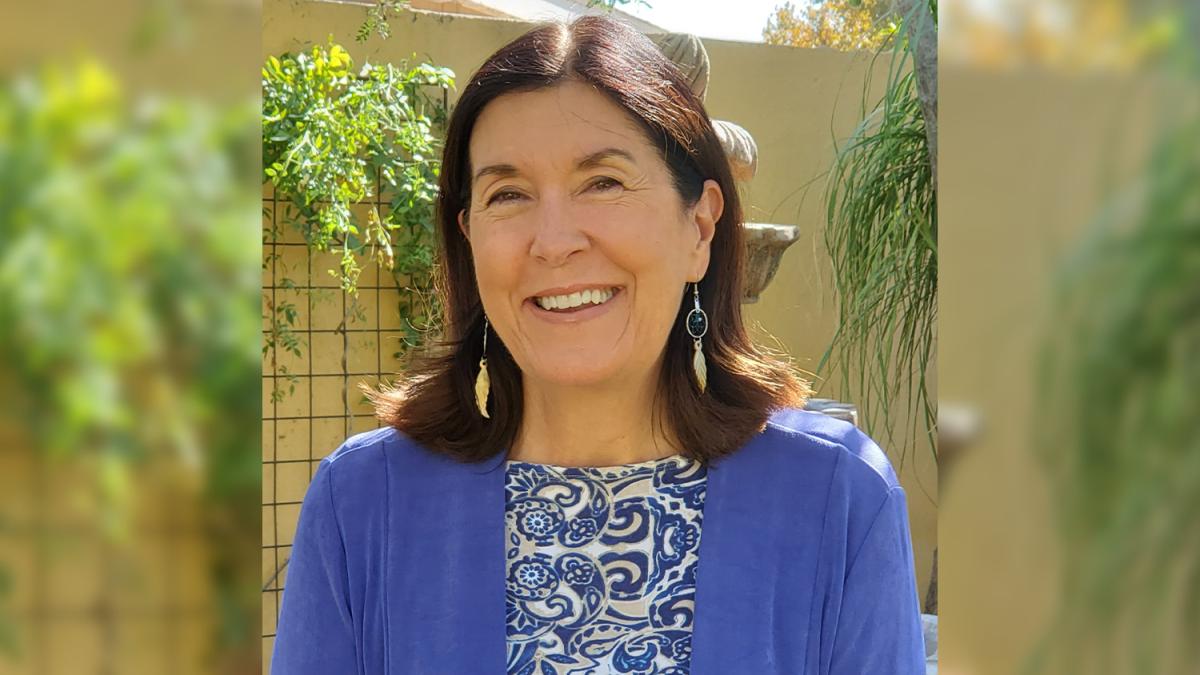 A photo of alumna Nancy Treser-Osgood, Distinguished Service Award winner.
