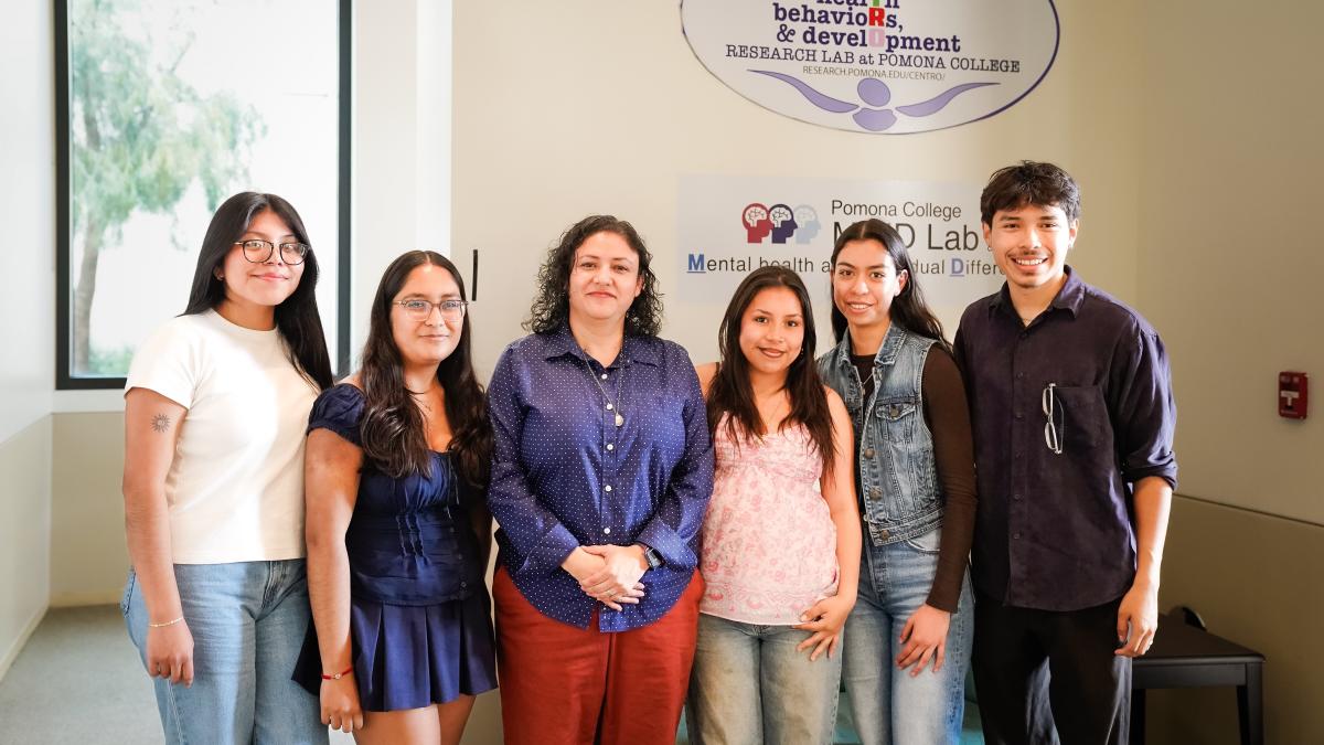 Students flank a professor in a photo