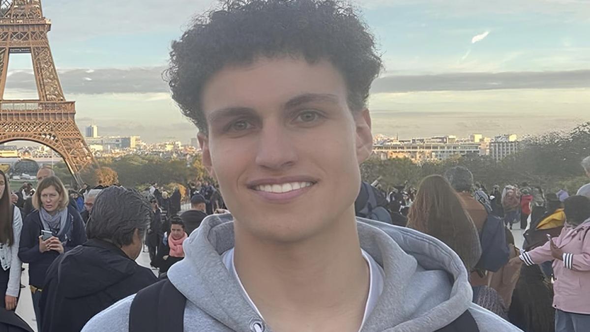 French Language Resident Leonard Schnakenbourg