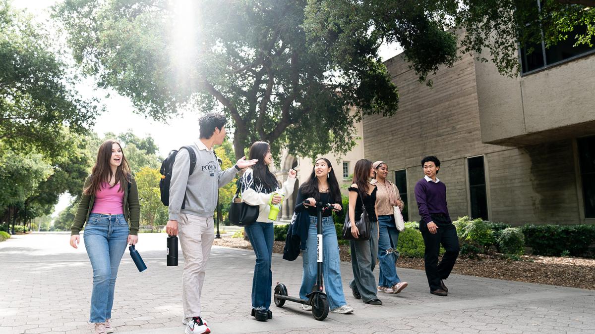 Pomona students walking on campus