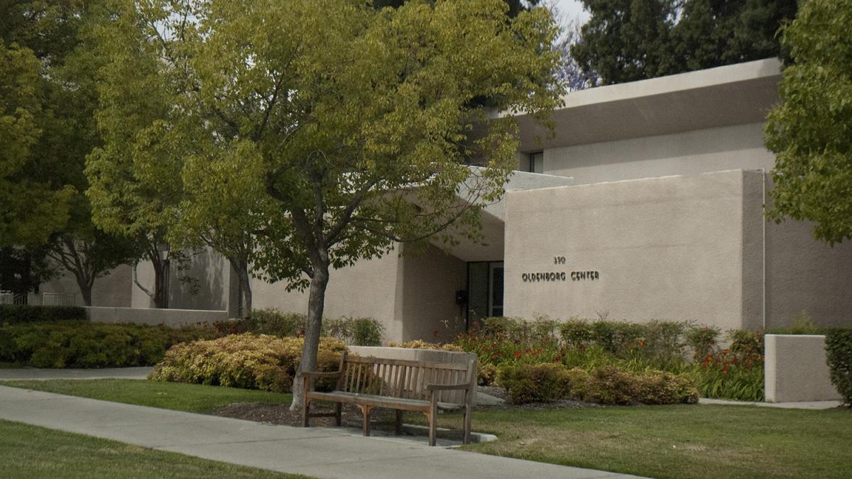 Oldenborg Center, bench and tree