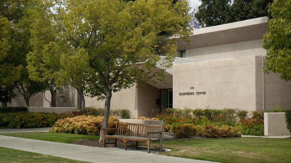 Oldenborg Center, bench and tree