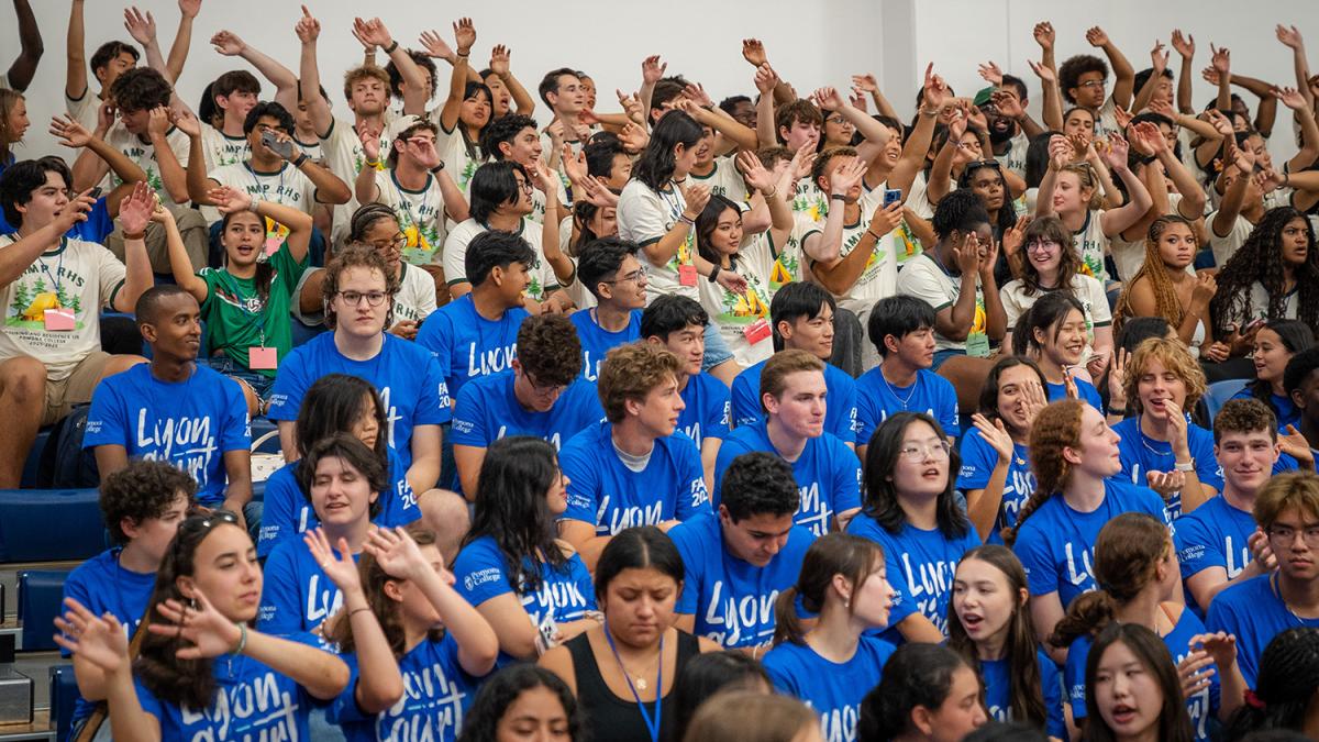 students during move-in day