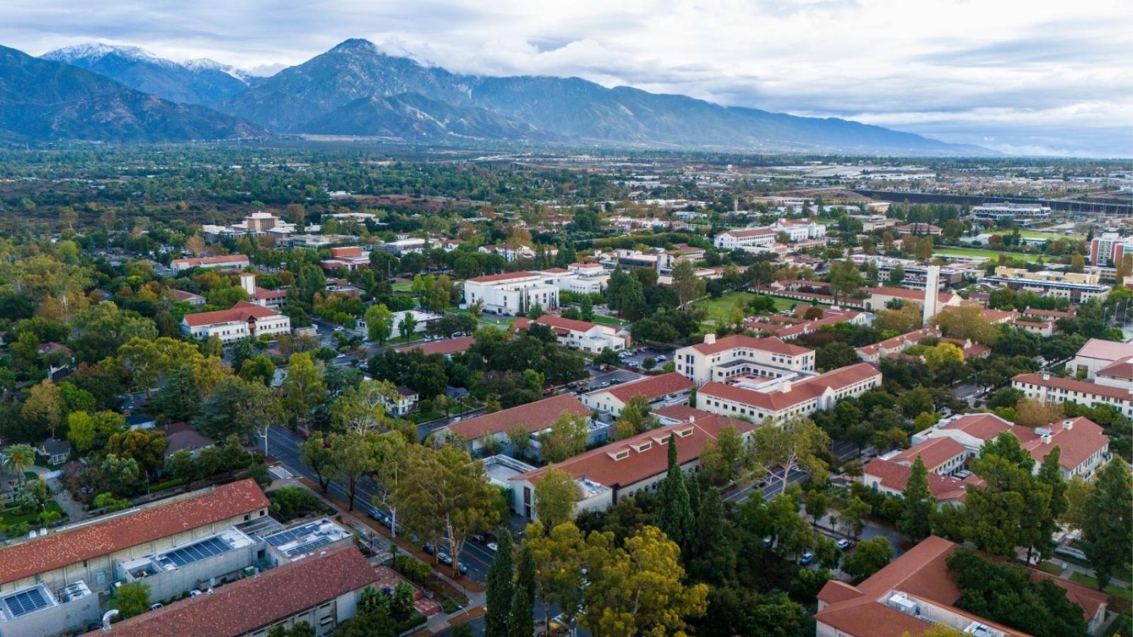 Aerial shot of the Pomona College and Claremont Graduate University campuses
