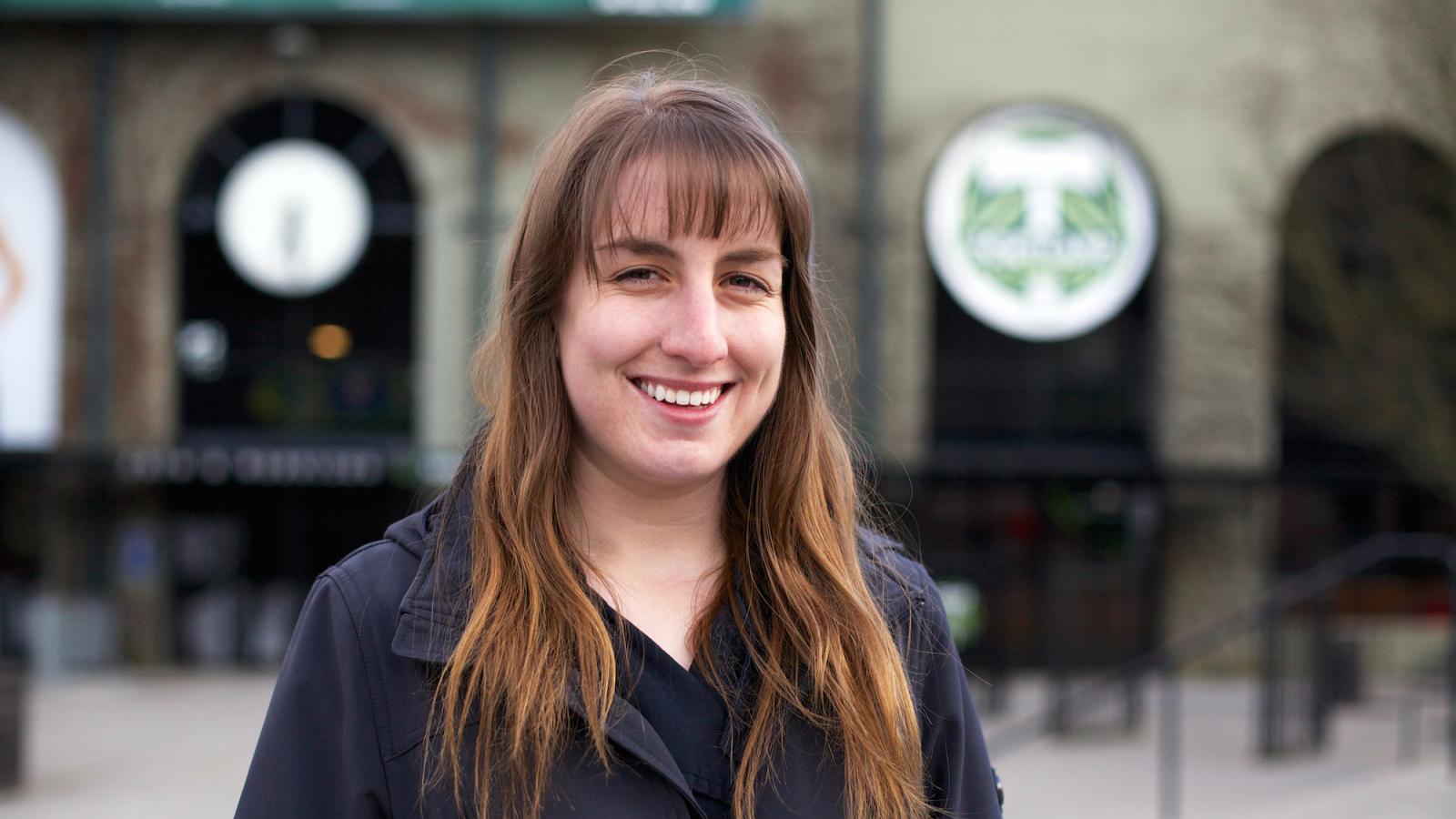 Headshot of alumna Jamie Goldeberg 