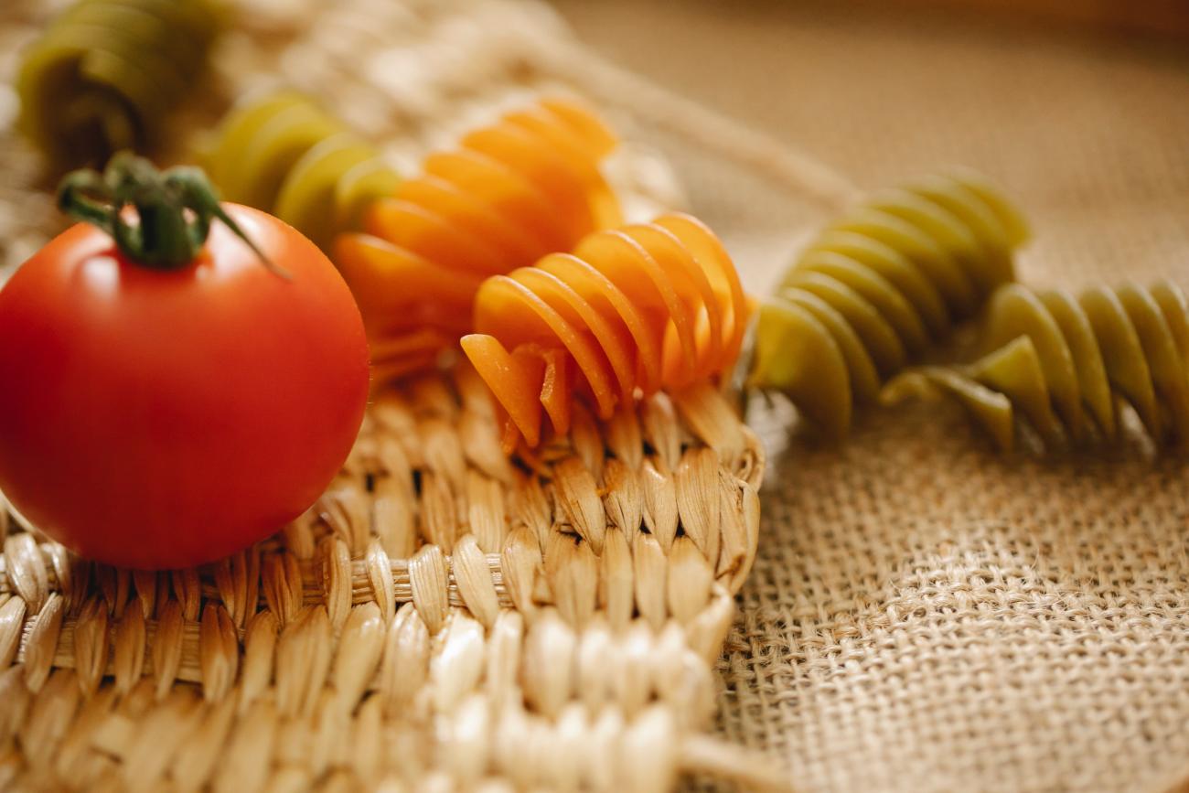 Tomato and dried pasta