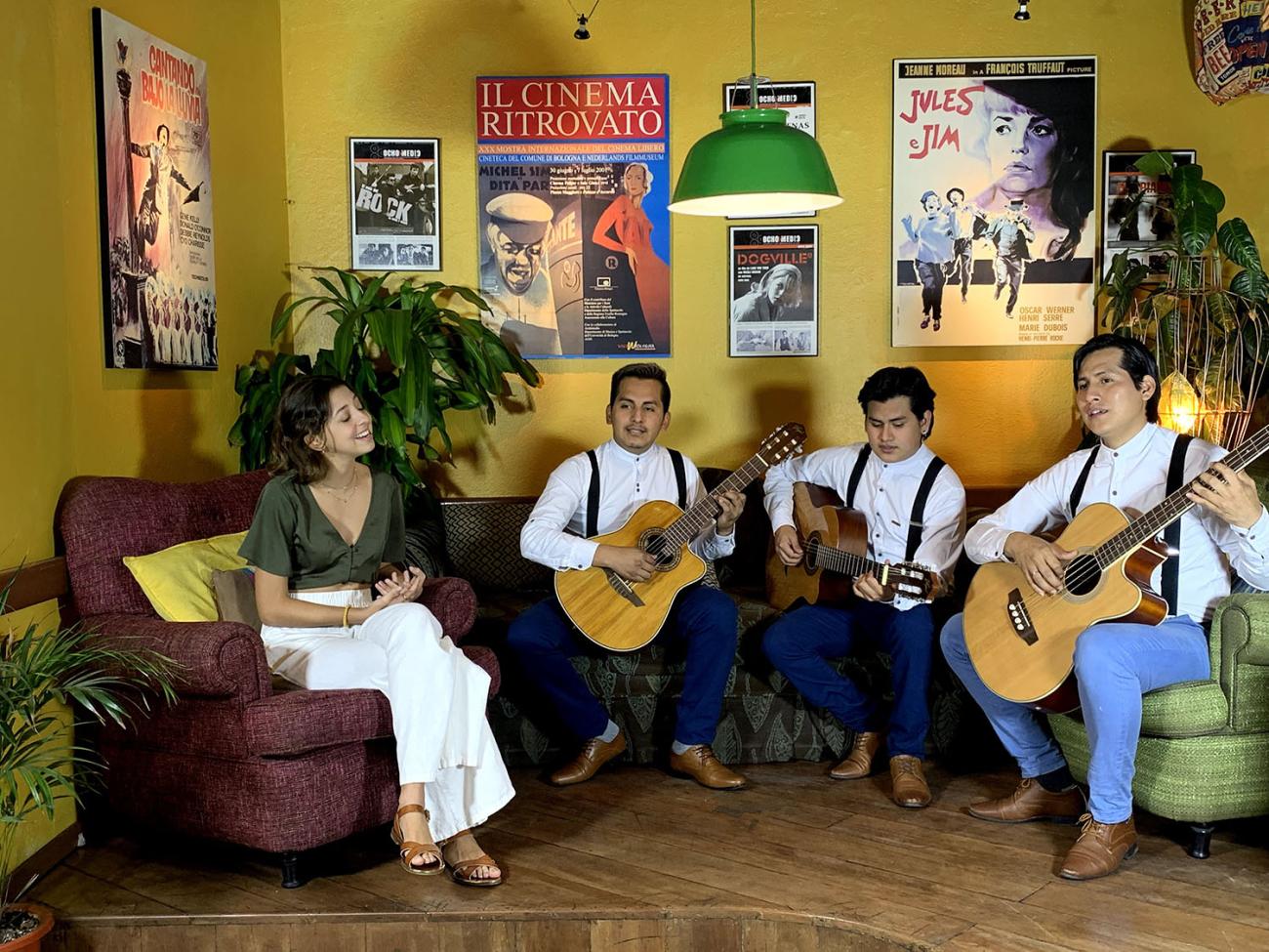 Maria Jose Najas with band