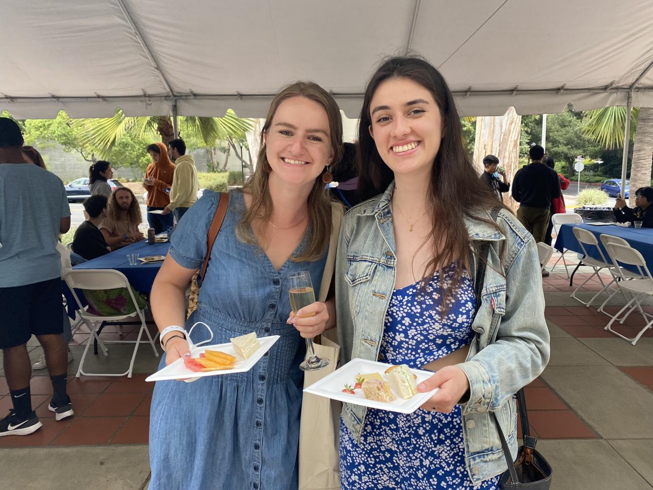 Emma van der Veen ’21 and Kyra Madunich ’21