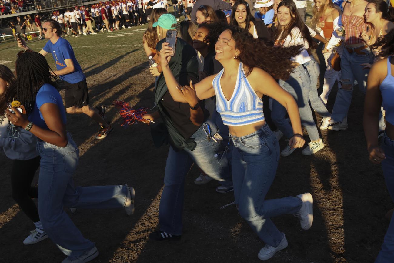 Fans rush field after Pomona-Pitzer football win
