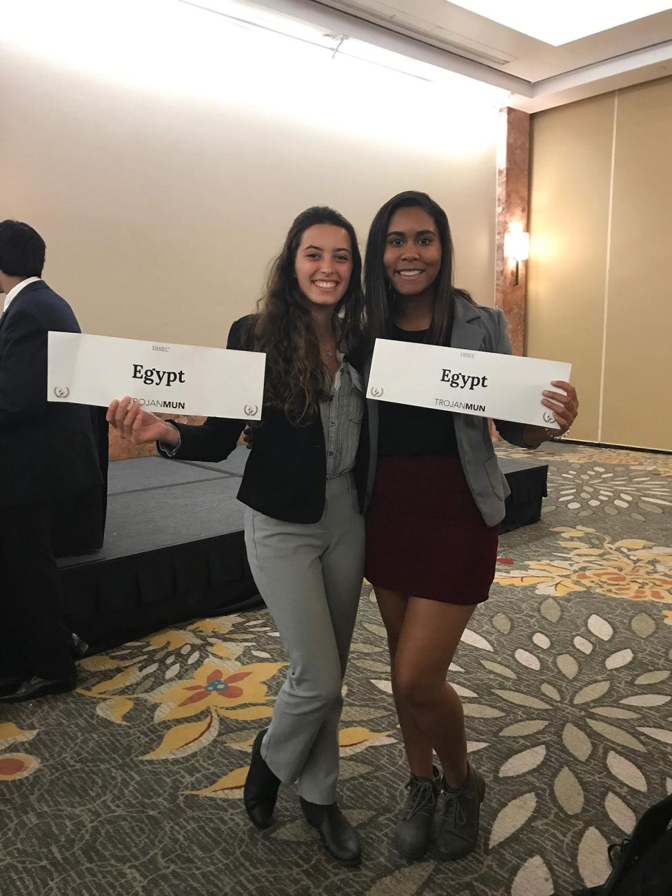 Model UN Pomona College: two students holding Egypt signs