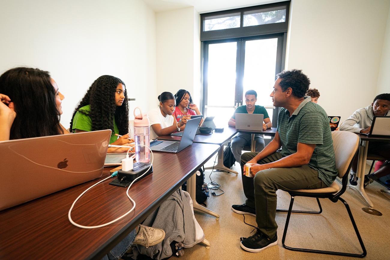 Eric Hurley, professor of psychological science and Africana studies, speaks to students in Lincoln Hall.