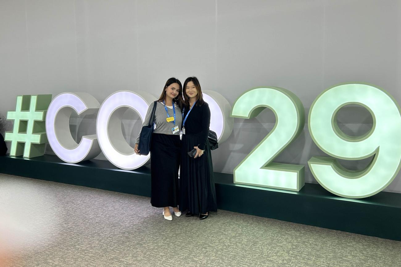 Laura Jaramillo '25 (left) and Gina Yum '25