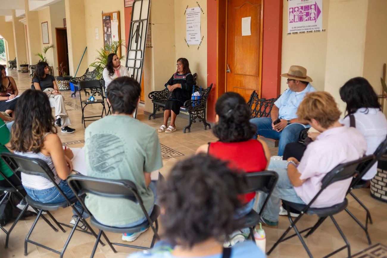 Students participate in a discussion.
