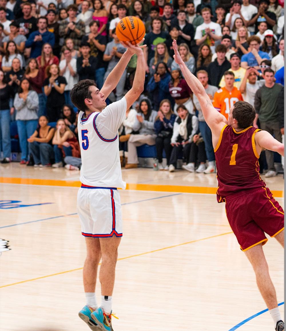 Photo of Sagehens basketball play Joe Cookson '25 taking a shot during a game.