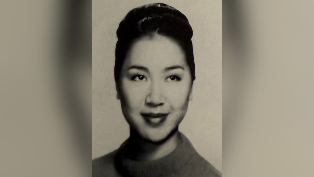 Cynthia Chan Hull senior portrait