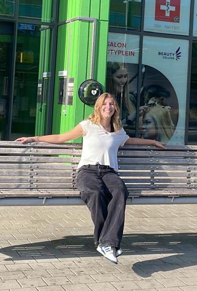 Adelina Grotenhuis outside sitting on a bench in Amsterdam