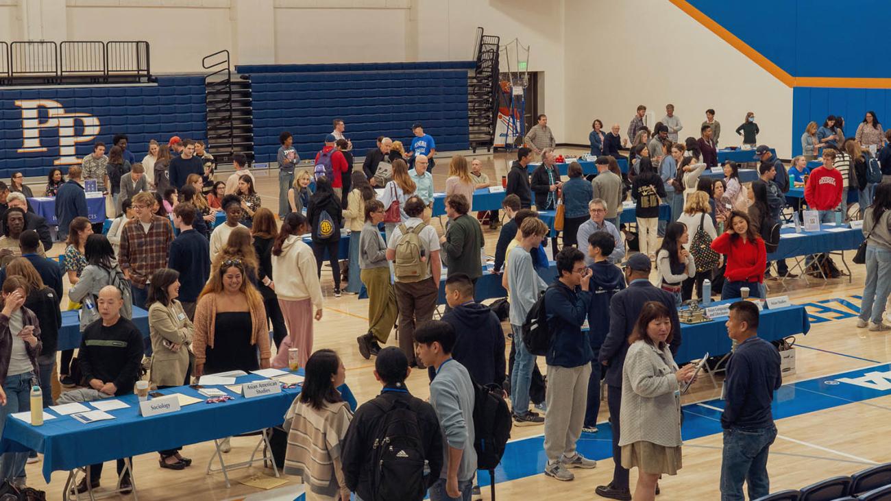 Students and families at the academic departments and resources fair
