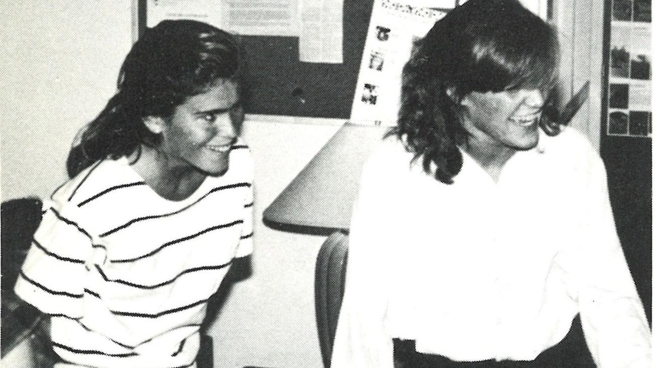 two students in the Oldenborg lounge