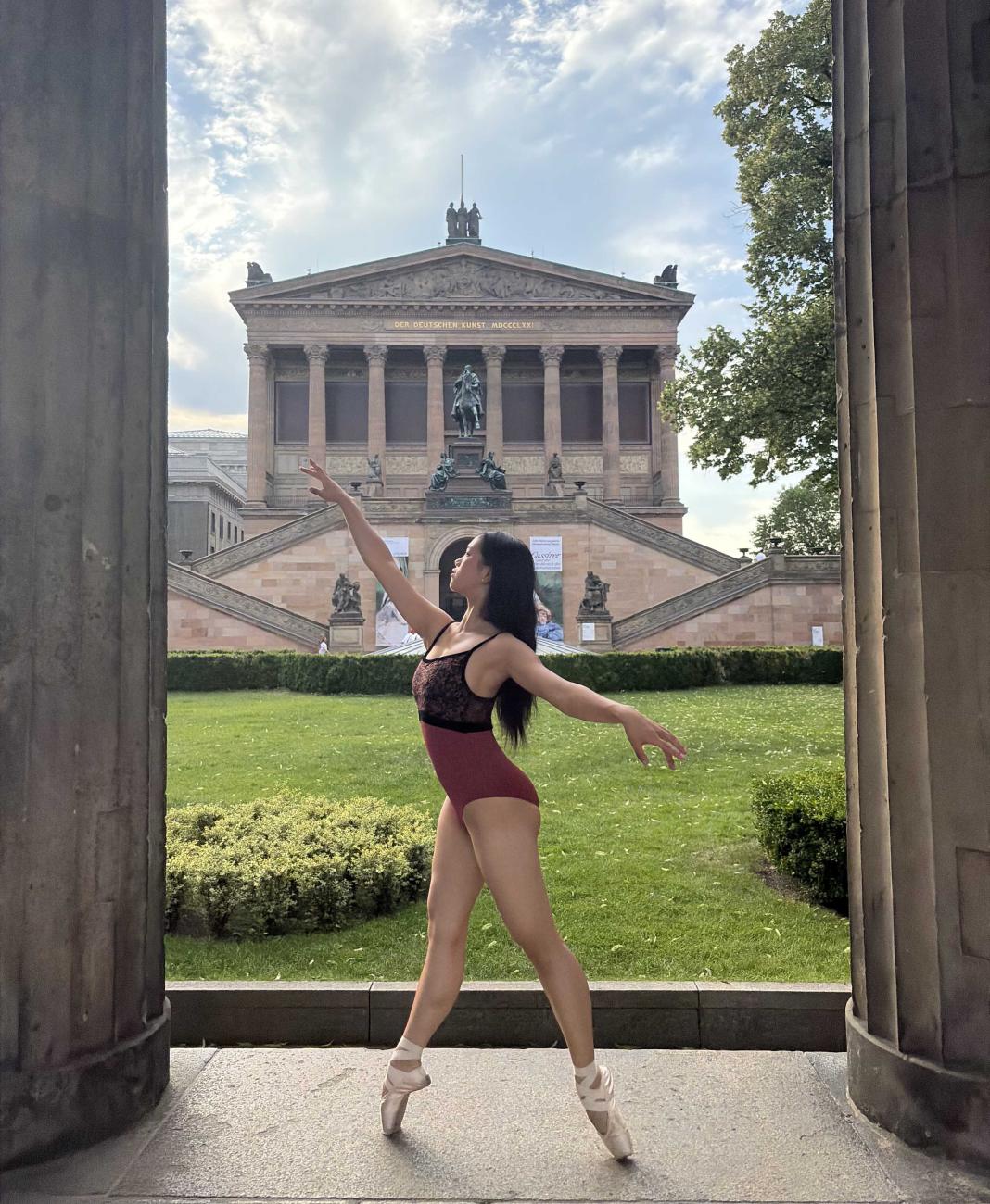 Victoria Niu in ballet pose outside in Berlin.