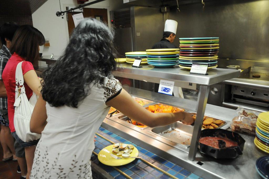 Entree line at Frank Dining Hall at Pomona College