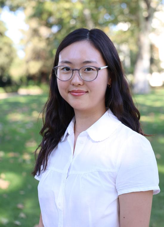Elaine Suh ’28