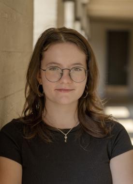 Julia Bueno '27