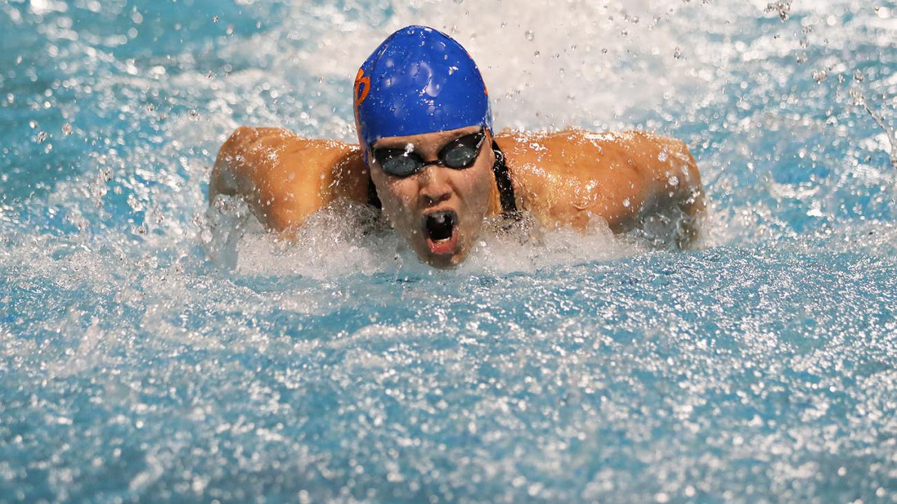 Alexandra Turvey '24 swimming
