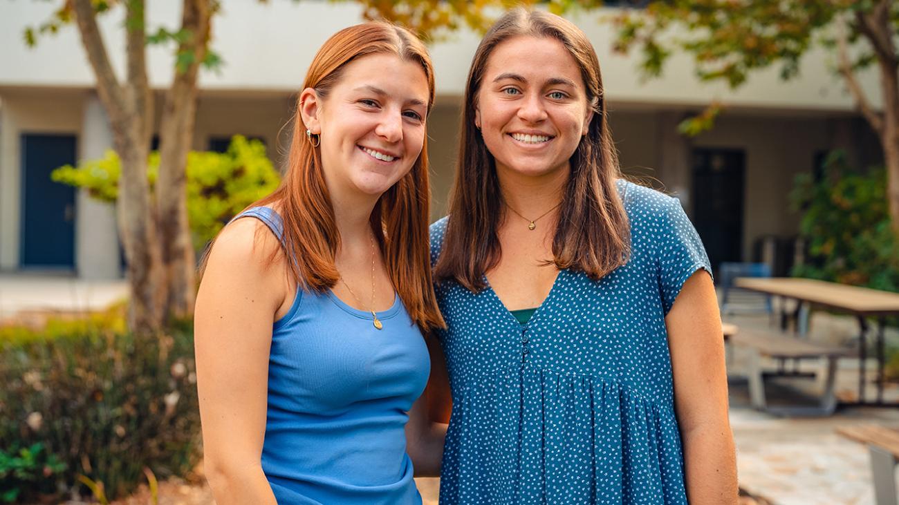 Genevieve DiBari ’23 and Liliana Valle ’23