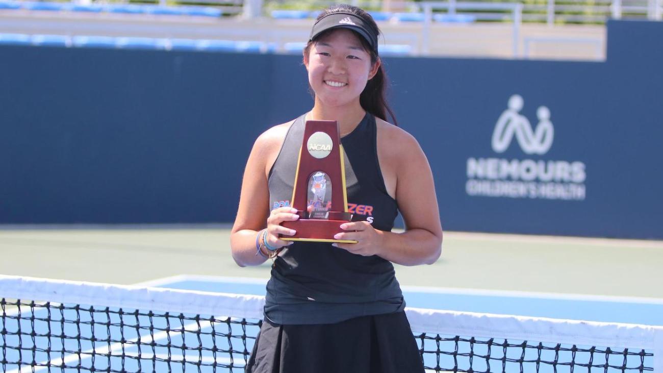 Angie Zhou with NCAA Division III women's singles trophy