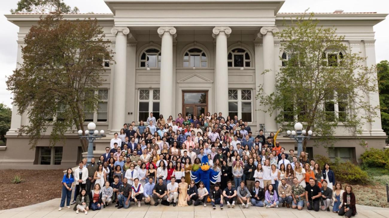 2020 Class Photo in Front of Carnegie
