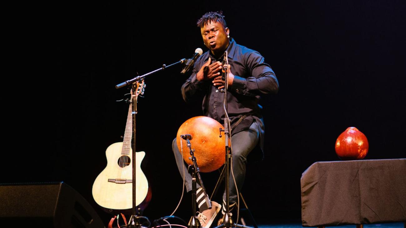 Singer-songwriter Okaidja Afroso performs
