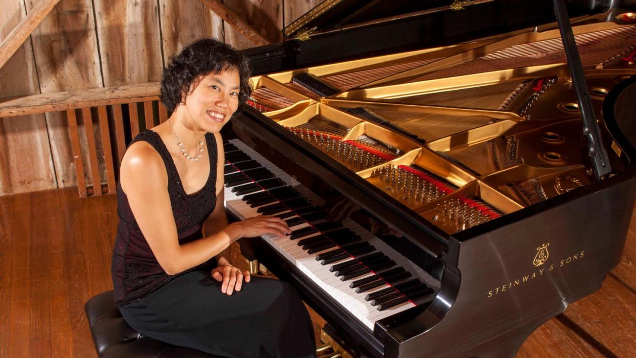 Genevieve Feiwen Lee at the piano