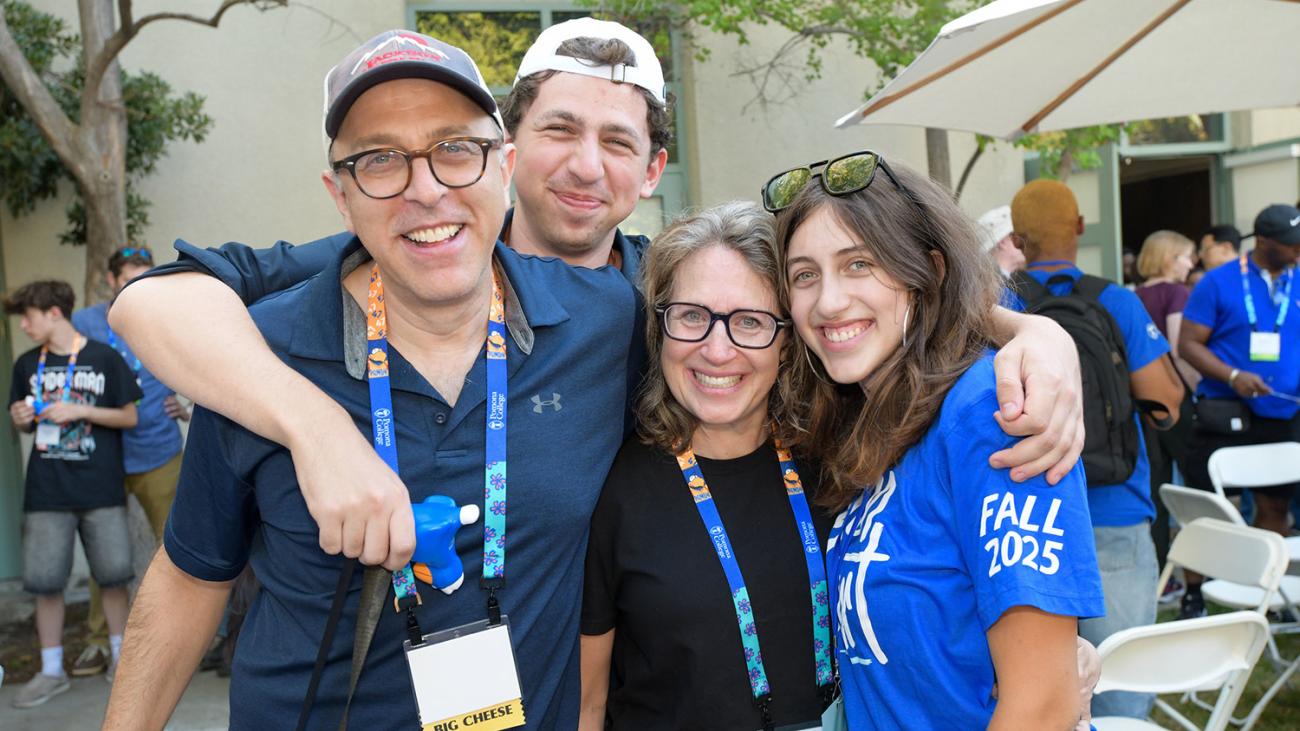 Photo of Pomona family and their new student on move-in day.