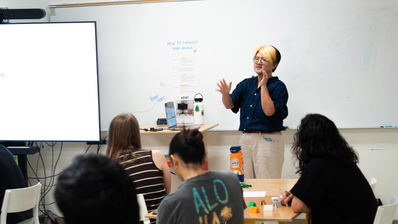 In Hive Studio 02 with Prof. Jingyi Li and students