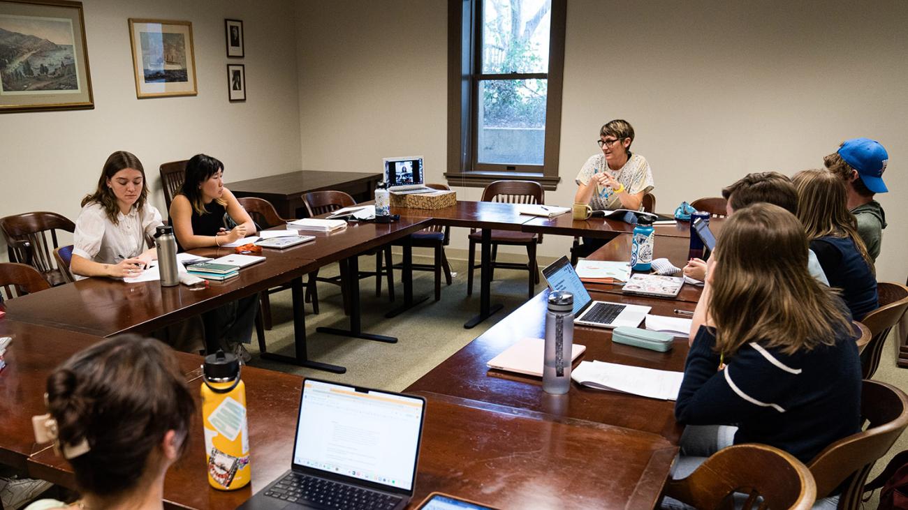 Prof. Jody Valentine with class in Pearsons
