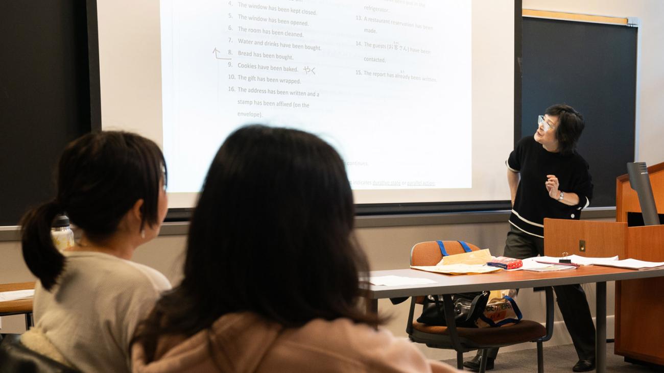Prof. Kazumi Takahashi with class in Mason Hall