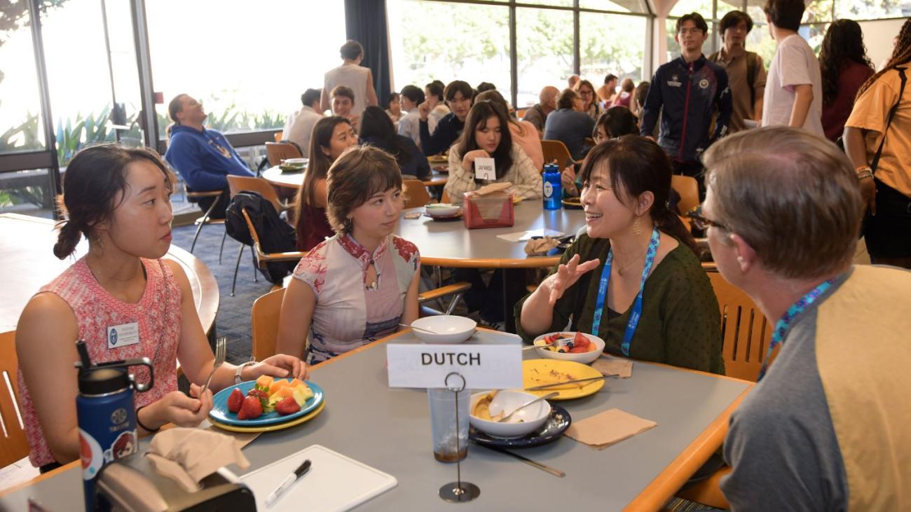 alumni and students at the Dutch language table during Alumni Weekend