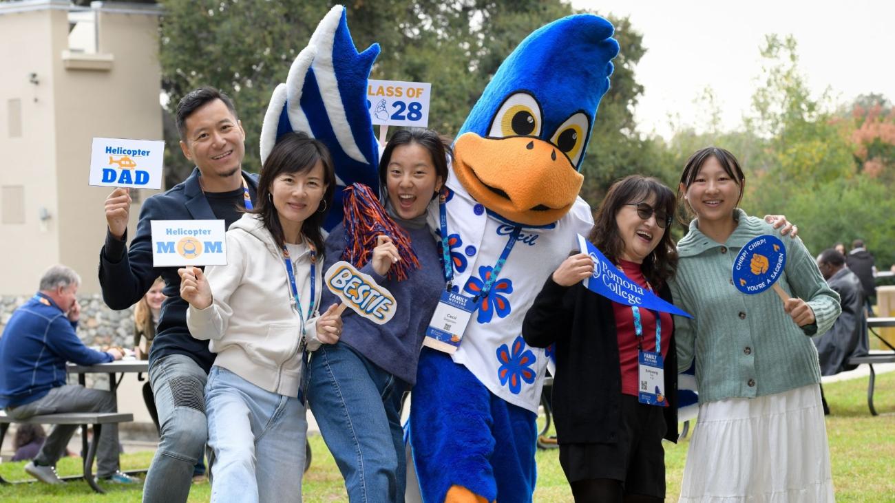 A Pomona family and Cecil during Family Weekend