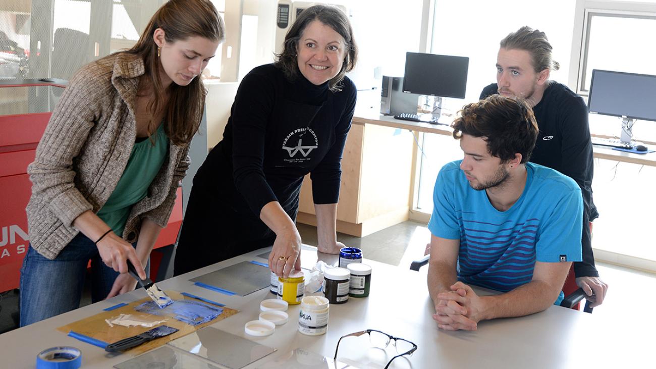 Prof. Mercedes Teixido teaching a printing class at Pomona College